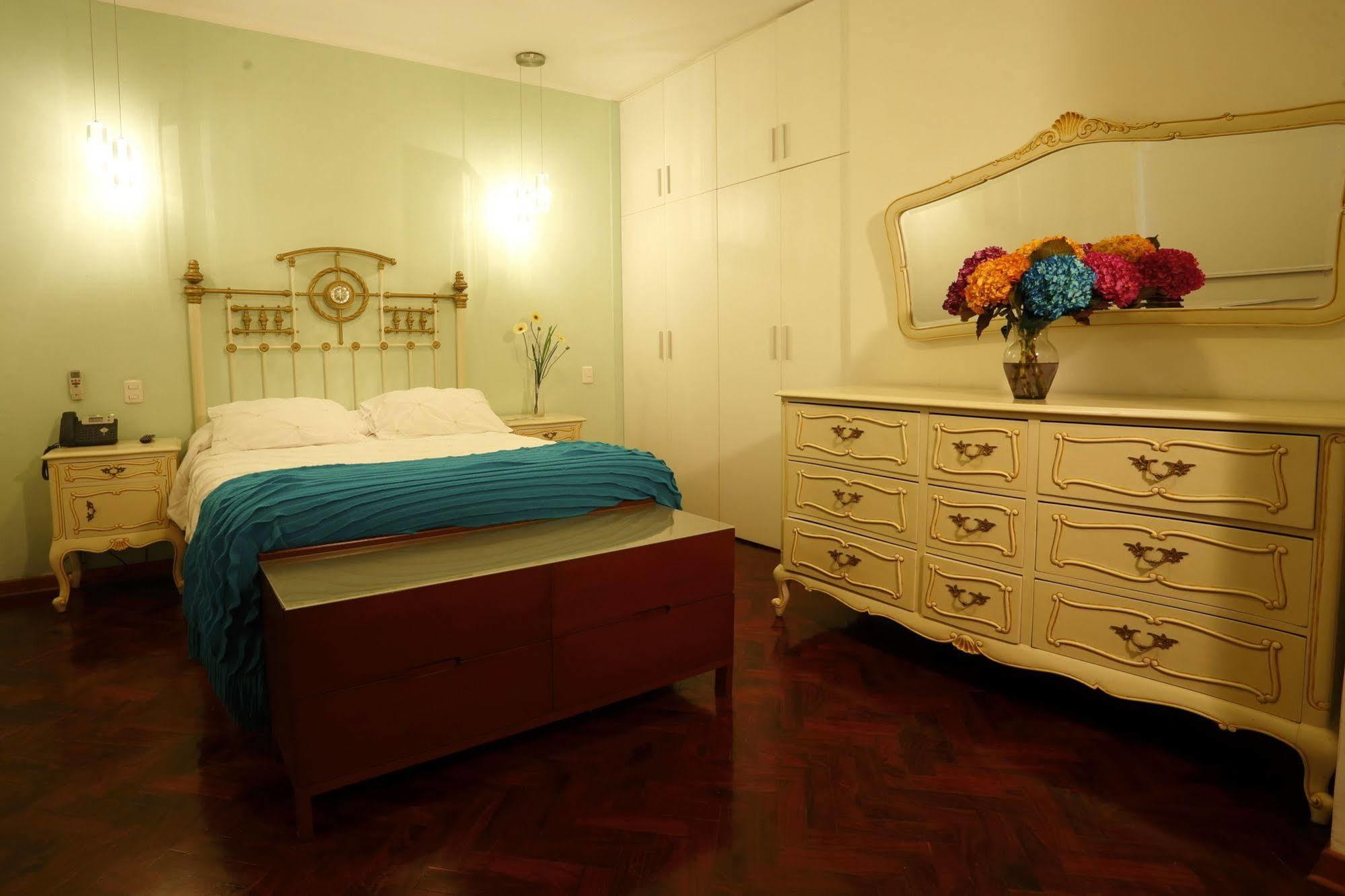 Bed & Breakfast - La Casa De Ceci Lima Luaran gambar