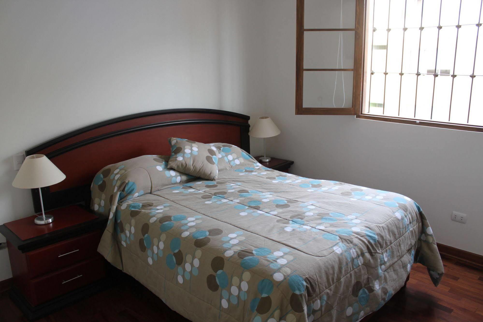 Bed & Breakfast - La Casa De Ceci Lima Luaran gambar